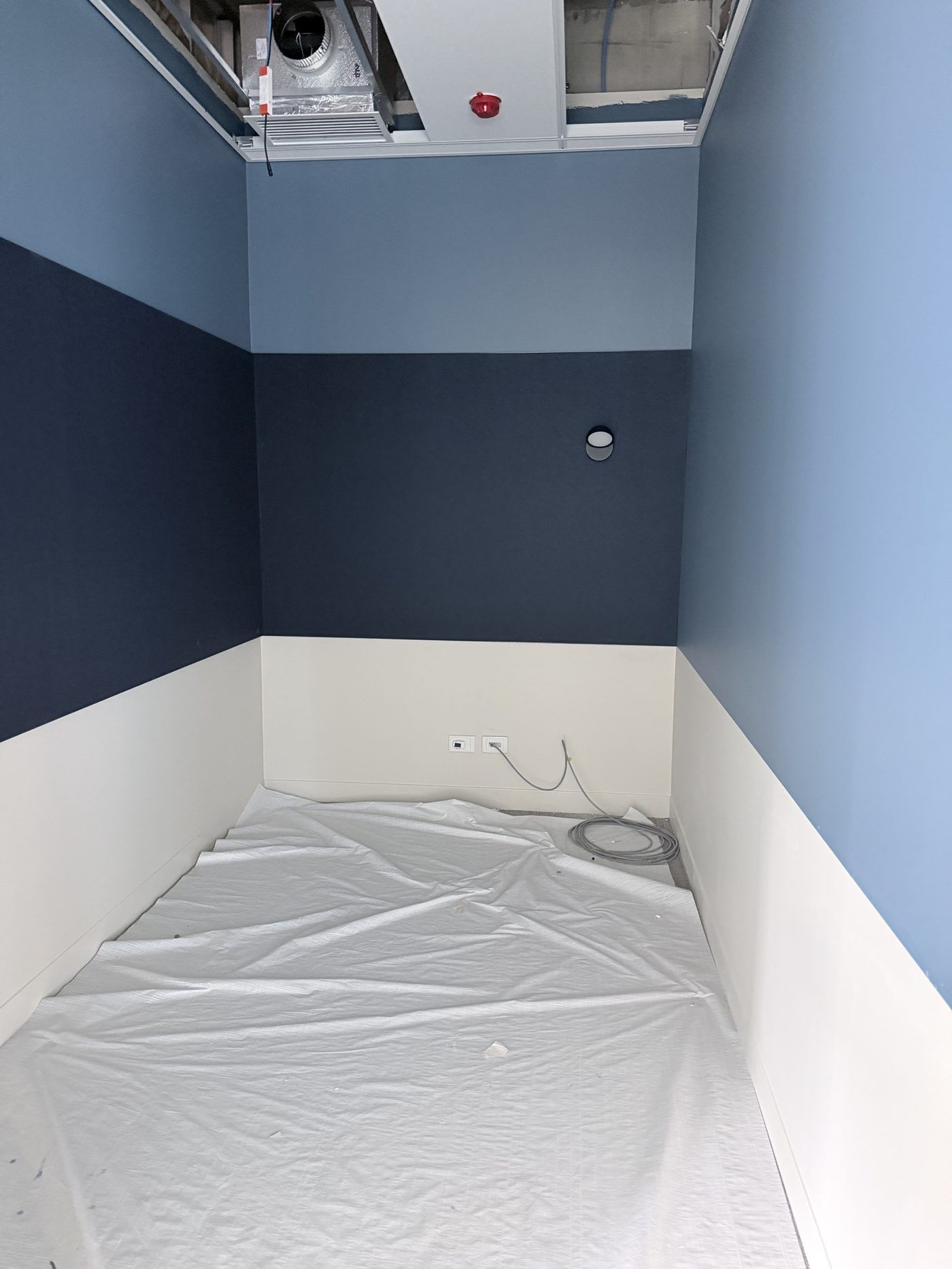 Room with two-tone blue colour blocking